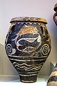 Museo archeologico di Iraklion. Pithos in ceramica a tre anse in ceramica di Kamares con motivi marini. Dal Palazzo di Festo. Arte  minoica, XIX secolo a.C.